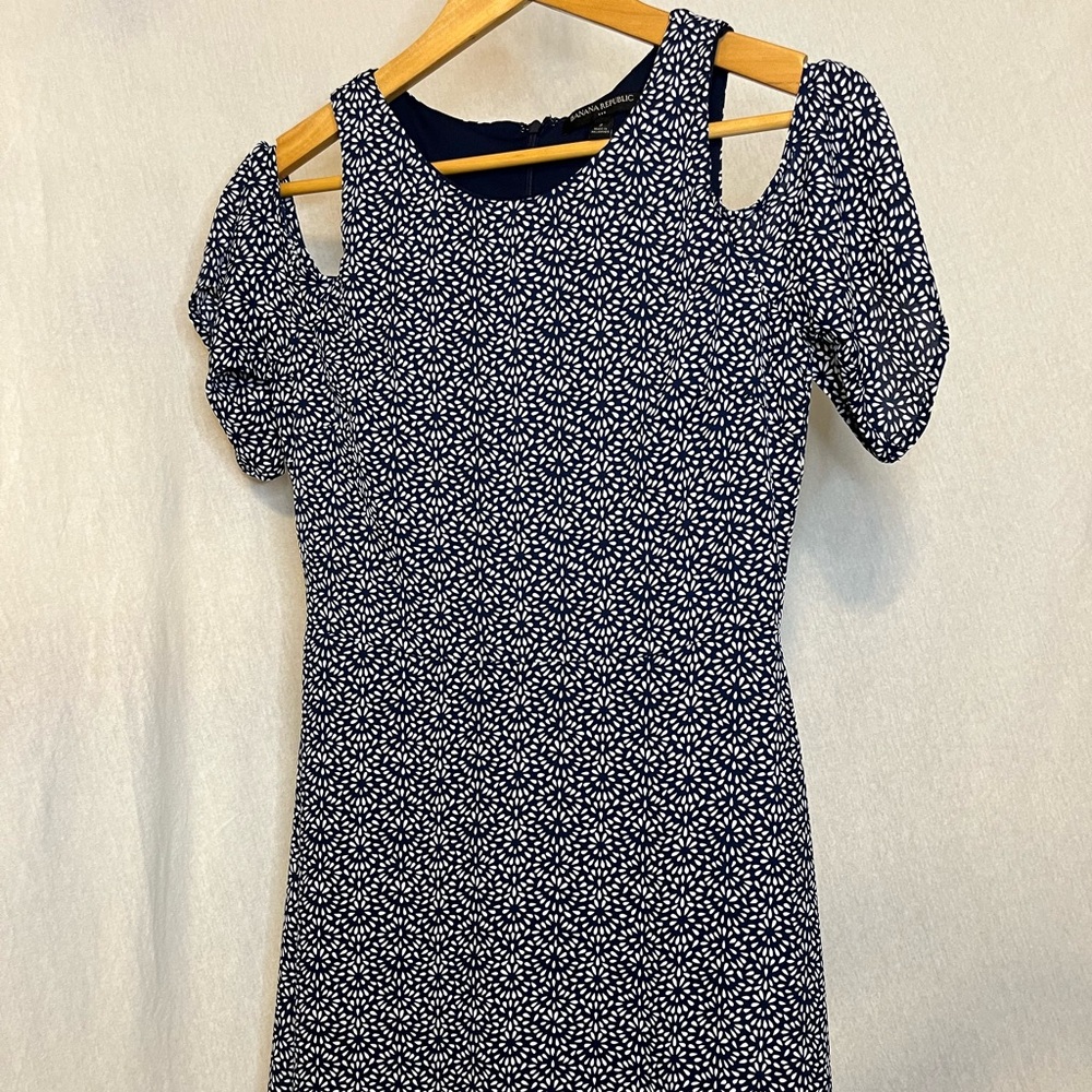 Cold shoulder Banana Republic dress size 2